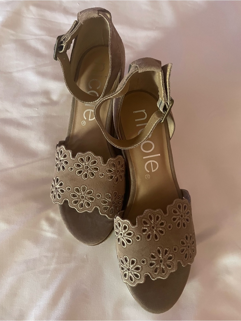 Wedge Sandal 9M New Floral Cutout Ankle Strap - Taupe